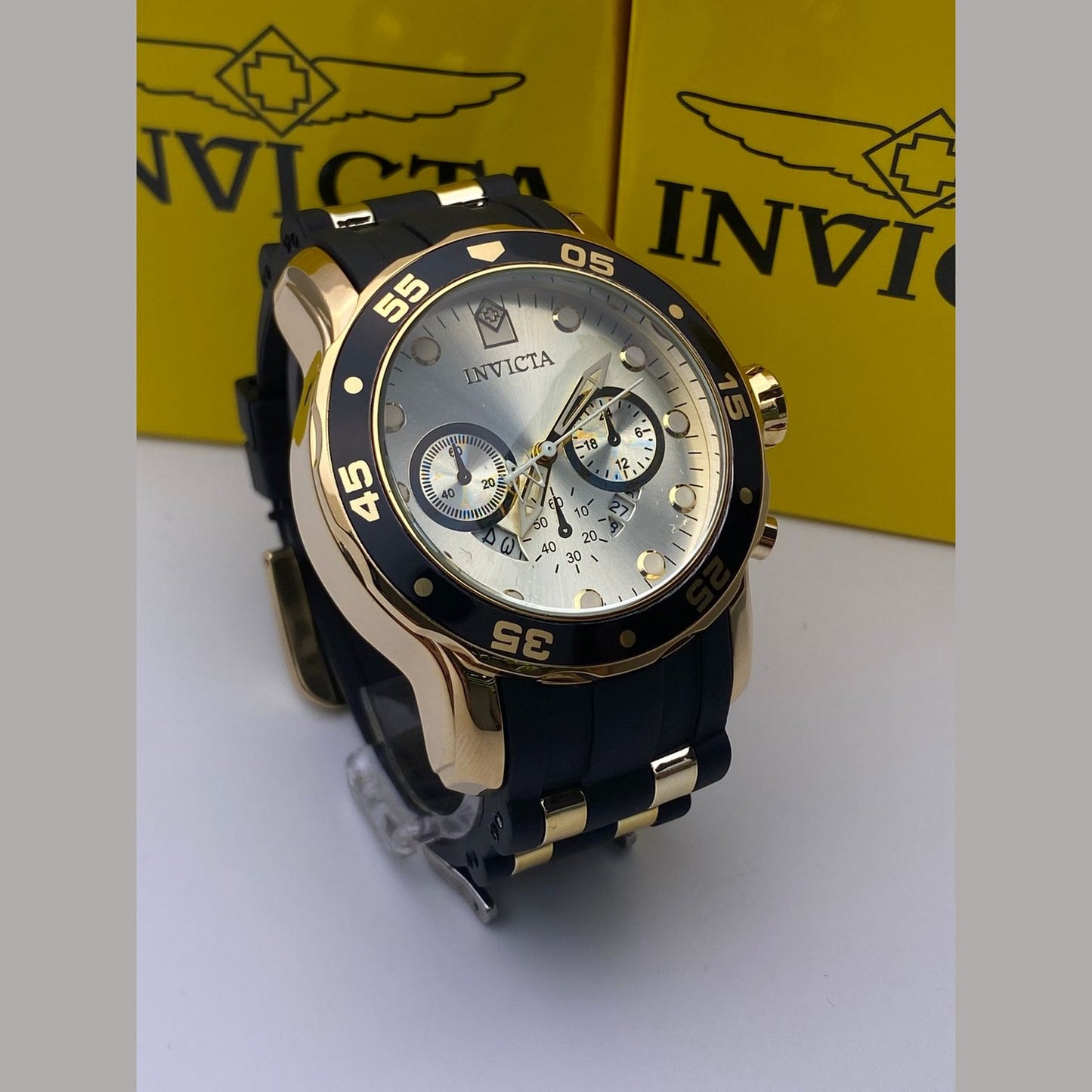 Invicta Pro Diver pulso Silicona Negro con Dorado- Fondo Plateado